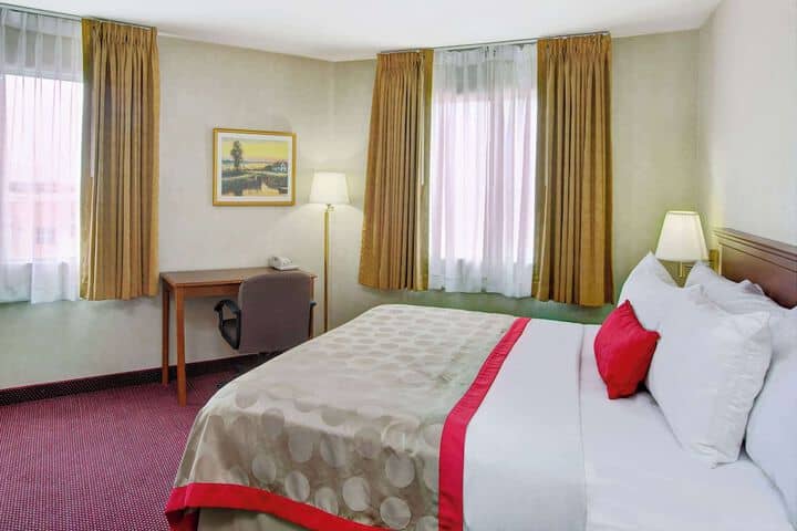 Room 8 of 17