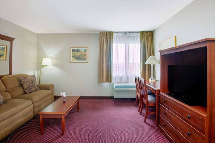 Room 10 of 17