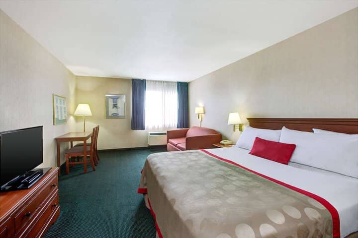 Room 6 of 17